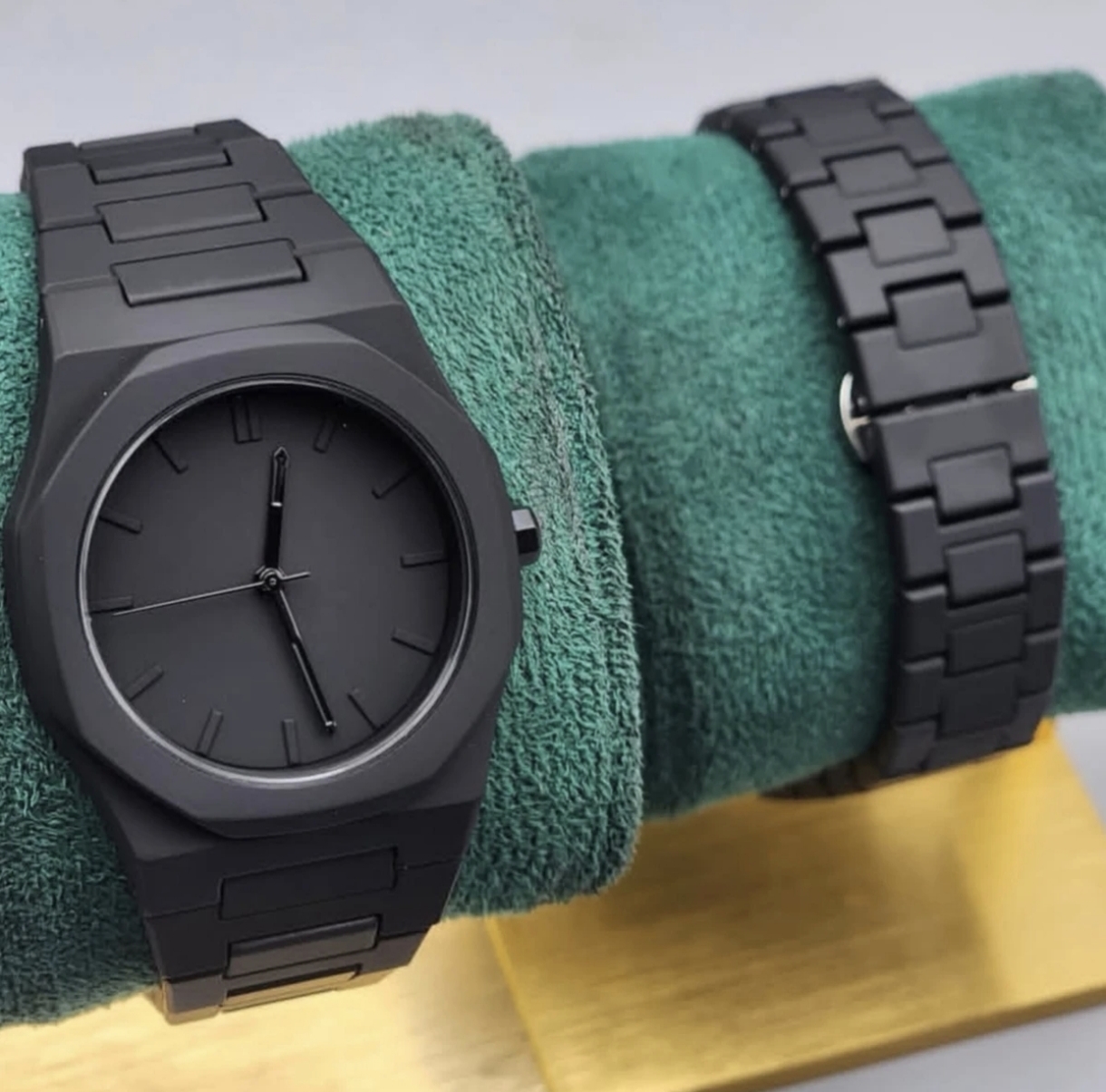 ساعت مچی تمام مشکی طرح فانتوم بدون عدد
